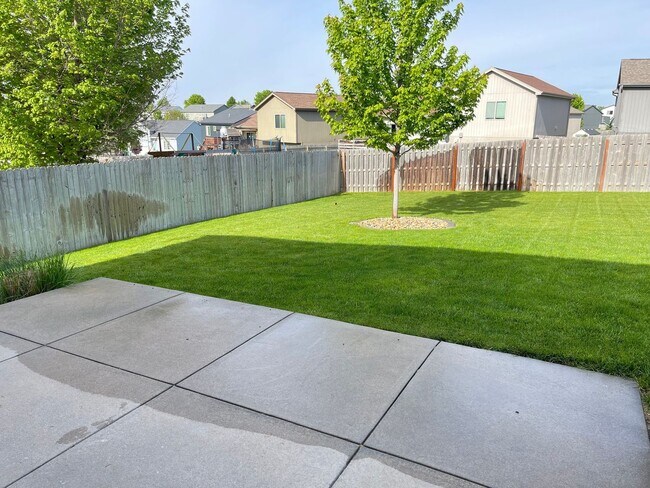 Building Photo - Comfortable 3-Bedroom Home in Desirable Millard West Area - $2,095