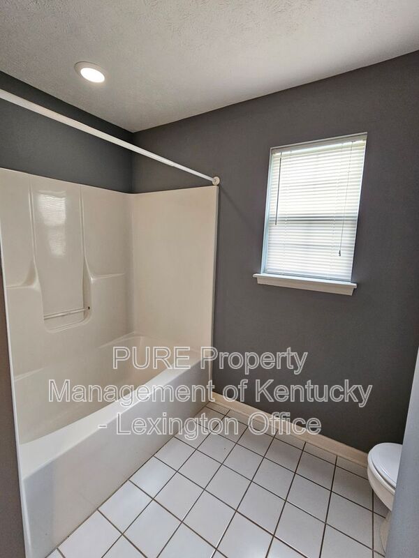 Building Photo - 353 Lucille Dr