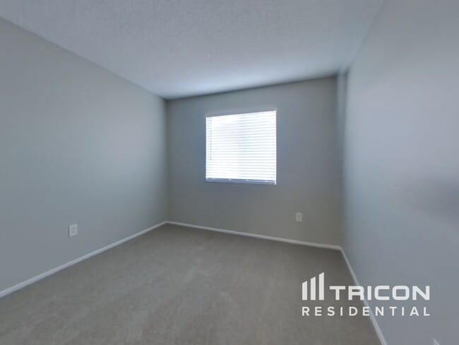 Building Photo - 4801 W Larkspur Dr