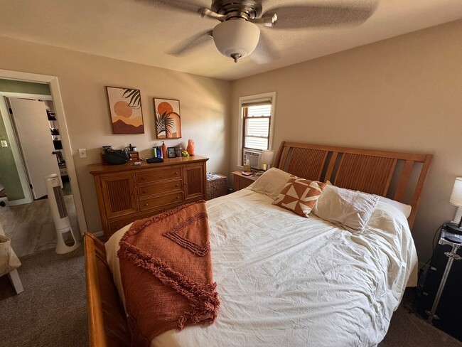 Building Photo - AVAILABLE SEPTEMBER 1: Updated 4-bedroom single family home on a quiet block- with 2 kitchens, 2 ...