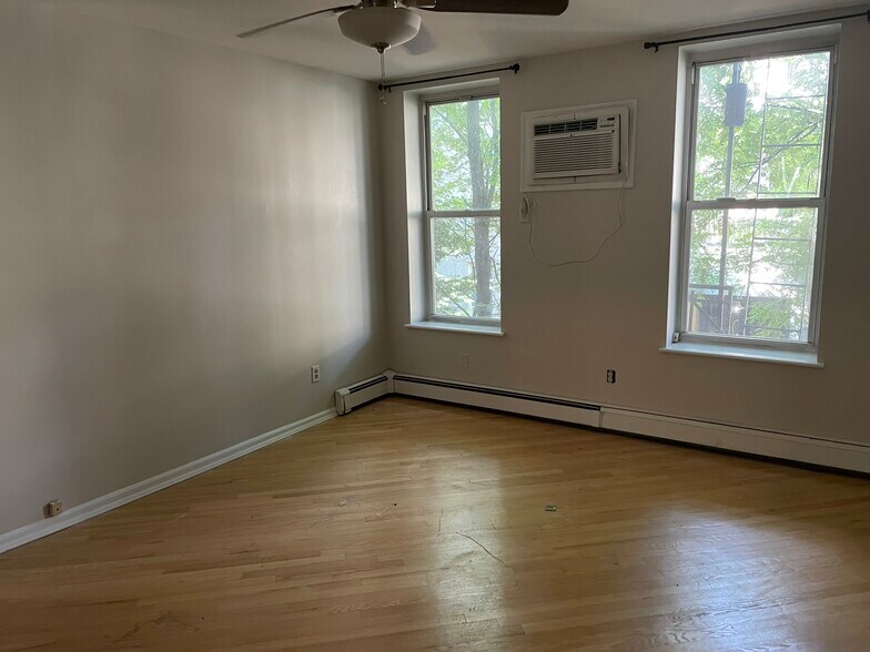 Primary Photo - 1204 Washington St