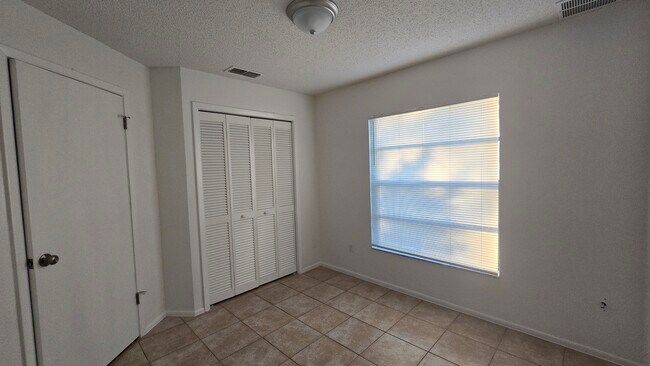 Building Photo - 846 Grenadier Dr