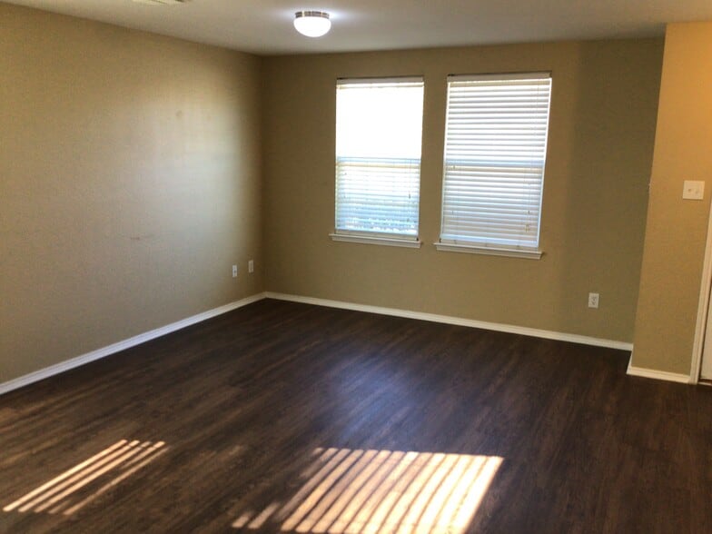 Building Photo - 1333 Gayle St