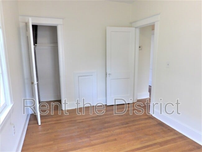Building Photo - 4433 Fessenden St NW