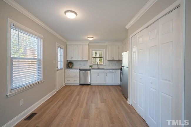 Building Photo - 312 W Park St