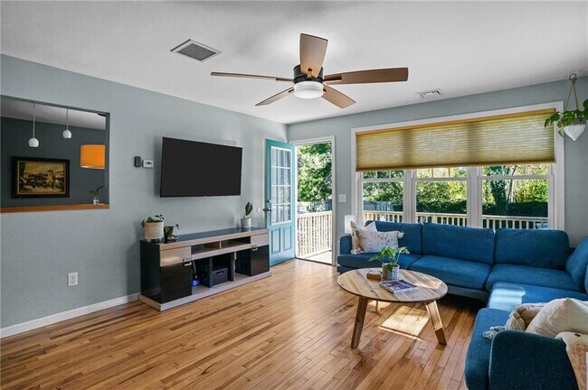 Building Photo - 31 Smith St