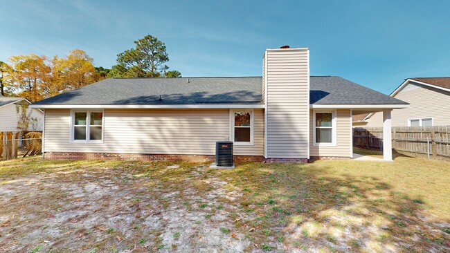 Building Photo - $350 OFF First Month's Rent! 3 Bedroom Upd...