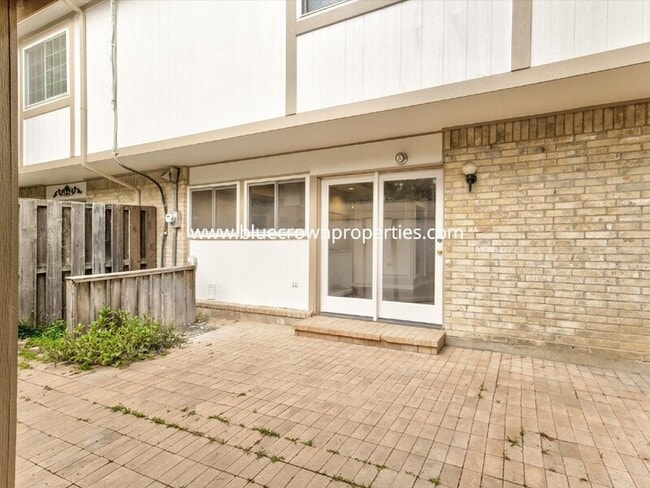 Building Photo - 462 Westview Terrace