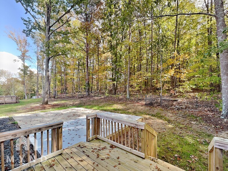 Building Photo - 214 Aspen Dr