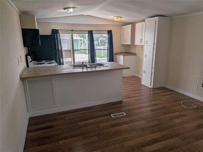 Building Photo - 3030 Beaver Creek Dr