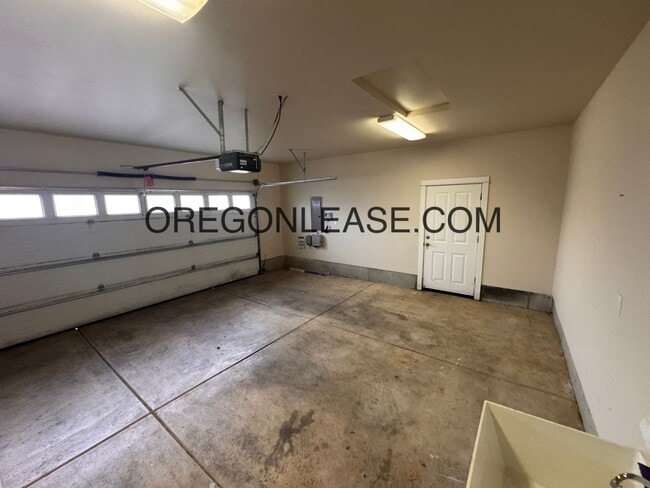 Building Photo - 3 bed 2 bath North river rd area home