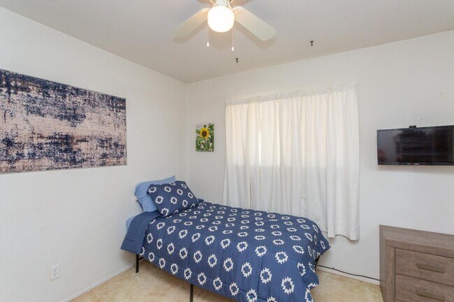 Building Photo - 313 Robins Dr