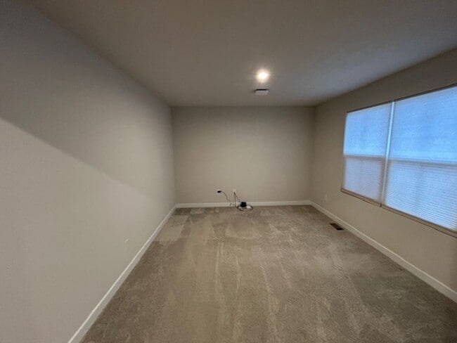 Building Photo - 2 Bed- 2 Bath + Dedicated Home Office - Single Family Home in Amherst