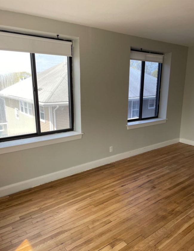 Building Photo - Updated 1 Bed Available 6/1/26