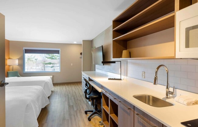 Building Photo - Furnished Studio-Providence - East Providence