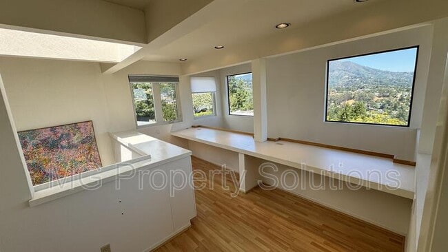 Building Photo - 974 Vernal Ave