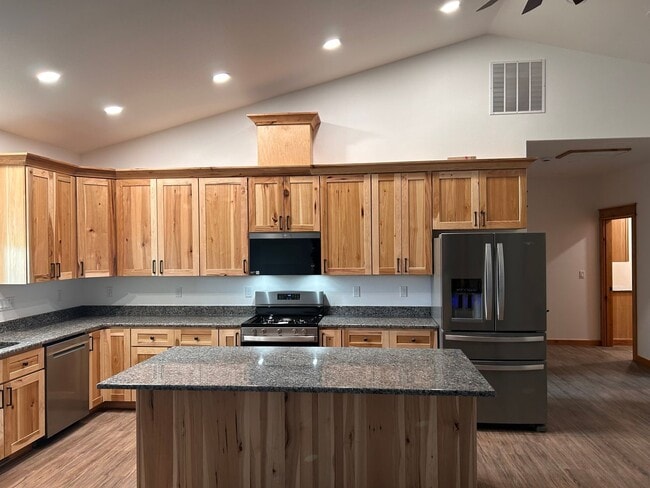 Building Photo - 3 bedroom 2 bath custom home