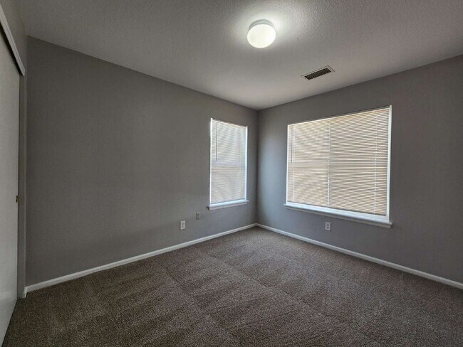 Building Photo - Great 3 Bed Ranch Style Home In Green Valley Ranch Neighborhood