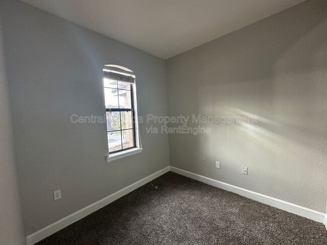 Building Photo - 1213 La Fortuna Blvd