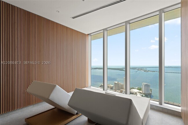 Building Photo - 300 Biscayne Blvd