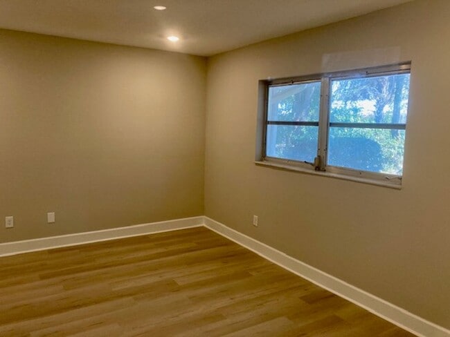 Building Photo - Islands Community Condo