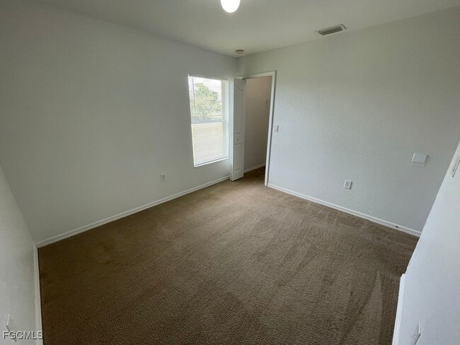 Building Photo - 1601 Flora Ave S