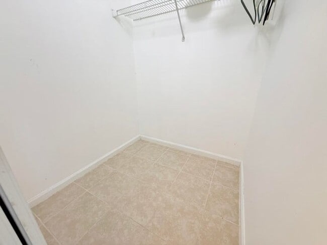 Building Photo - 2645 Country Golf Dr