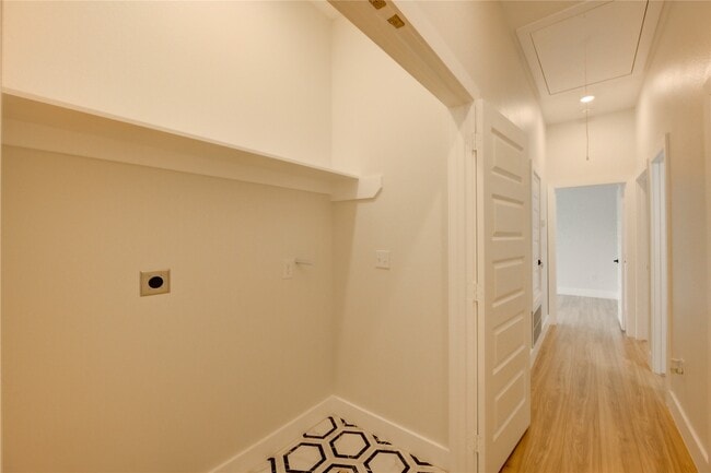 Building Photo - 811 E 39th St