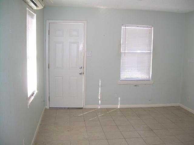 Building Photo - 1137.5 Poquito St