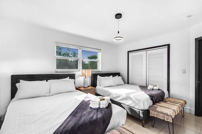 Building Photo - 18725 NE 18th Ave