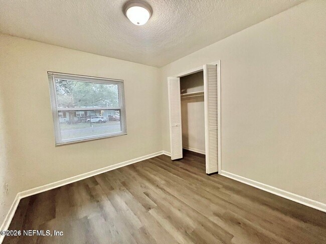 Building Photo - 1961 New Haven Rd