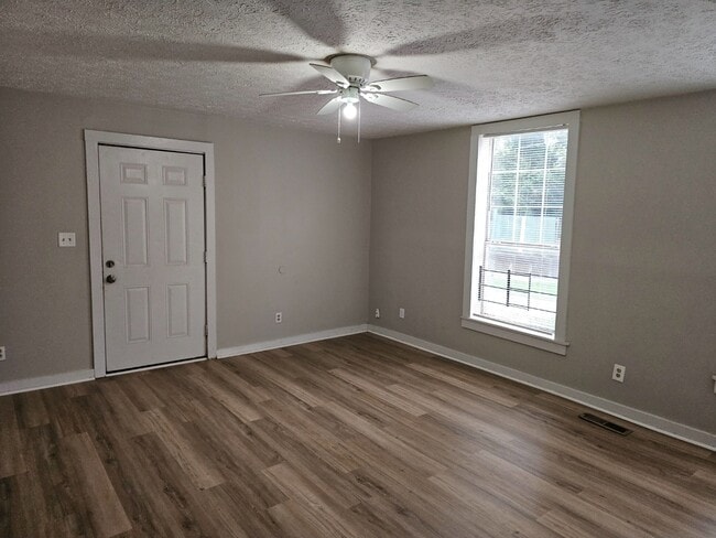 Building Photo - 422 Meriwether St
