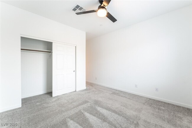 Building Photo - 5730 Sky Pointe Dr