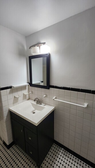 Guest bathroom - 360 N White Station Rd