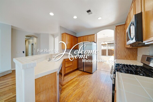 Building Photo - Beautiful Single Story Home In Double Diam...