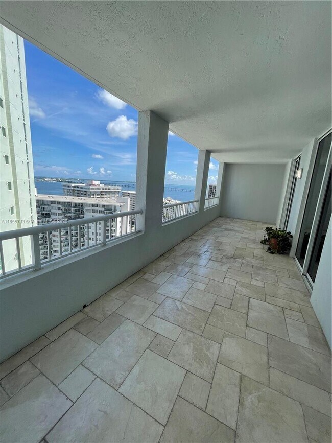 Building Photo - 170 SE 14th St