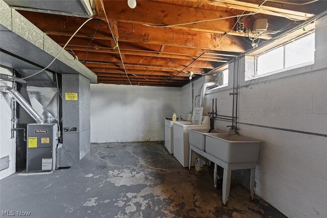Building Photo - 473 E 222nd St