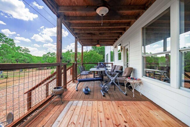 Building Photo - 5511 Courtyard Dr
