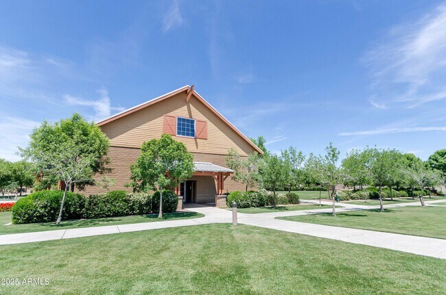 Building Photo - 4220 E Marshall Ave