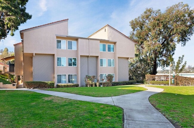 Building Photo - Beautiful 2Bd/2Ba Condo In Gated Community...