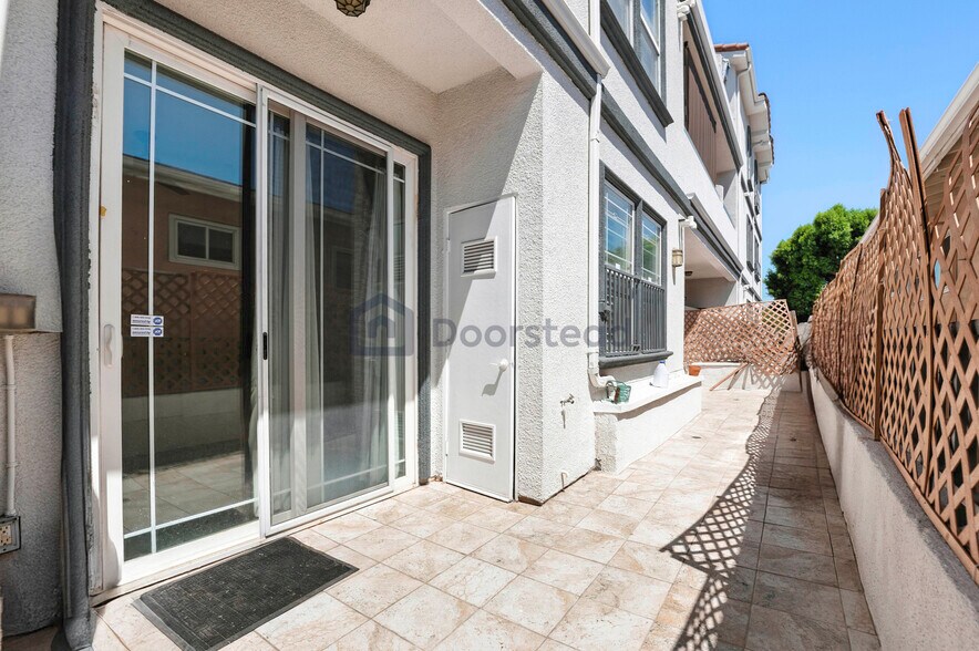 Building Photo - 465 E Magnolia Blvd