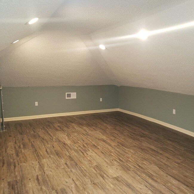 Building Photo - 412 N Montgomery St