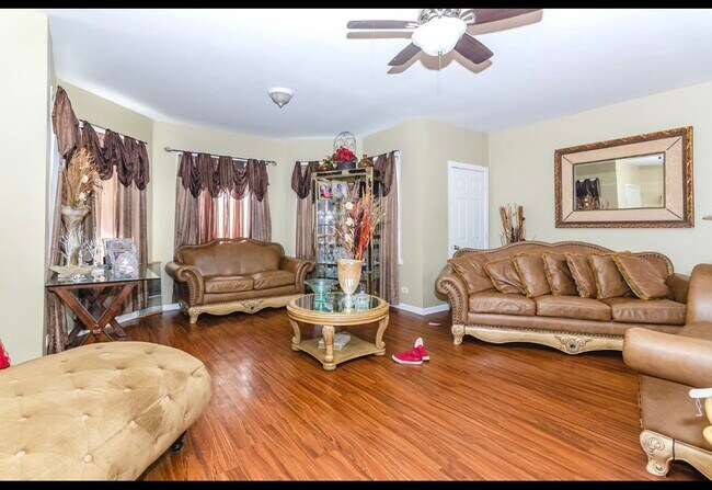 Living room - 3852 W Gladys Ave