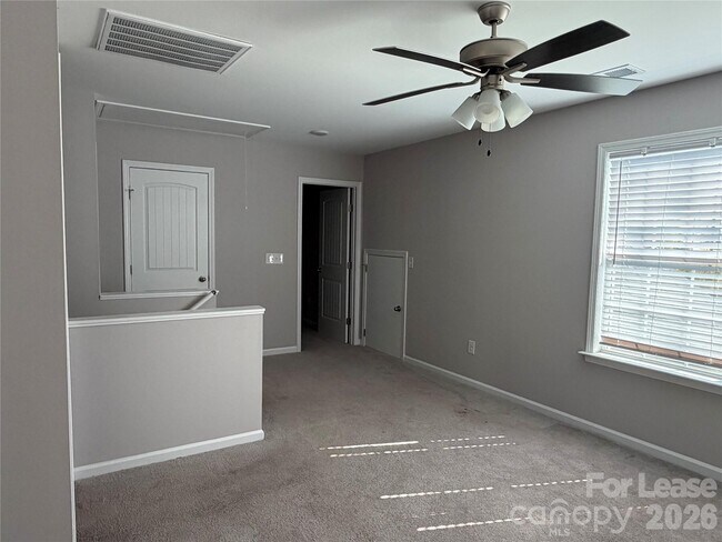 Building Photo - 408 S Elm St