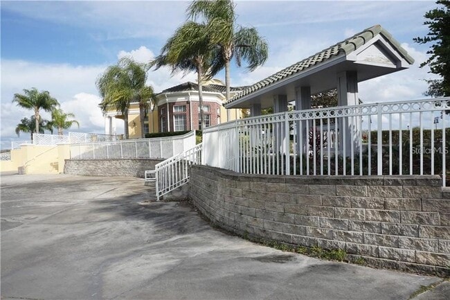 Building Photo - 1908 Greenbriar Ter