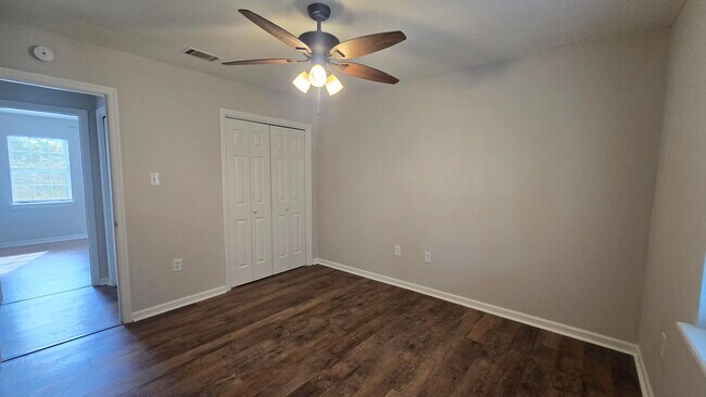 Building Photo - 123 Moss Creek Dr