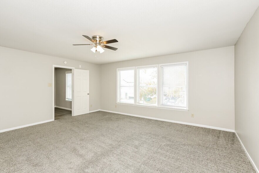 Building Photo - 10718 Pavilion Dr