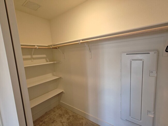 Building Photo - Luxury One-Bedroom Condo for Lease