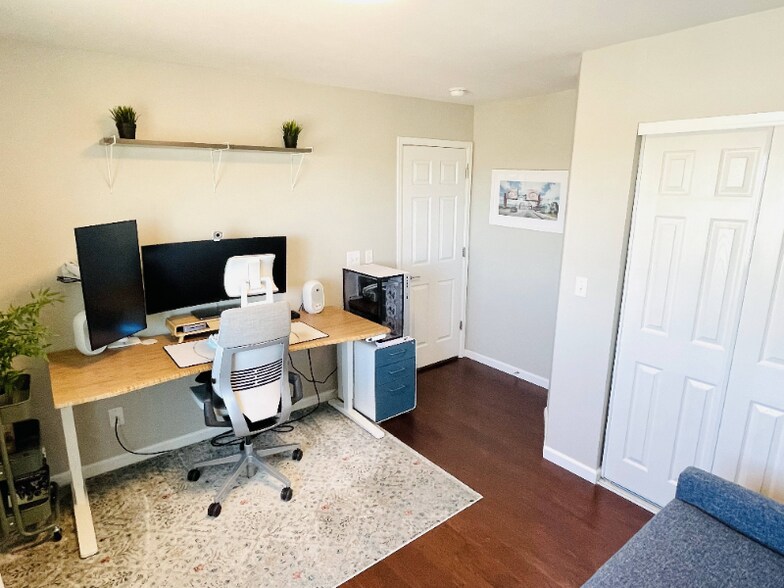 Building Photo - 2446 S Gibralter Way