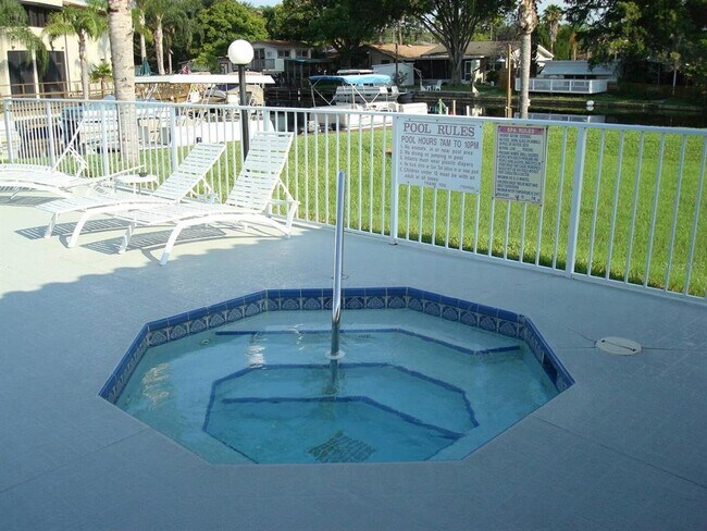 Building Photo - 2571 Cyprus Dr